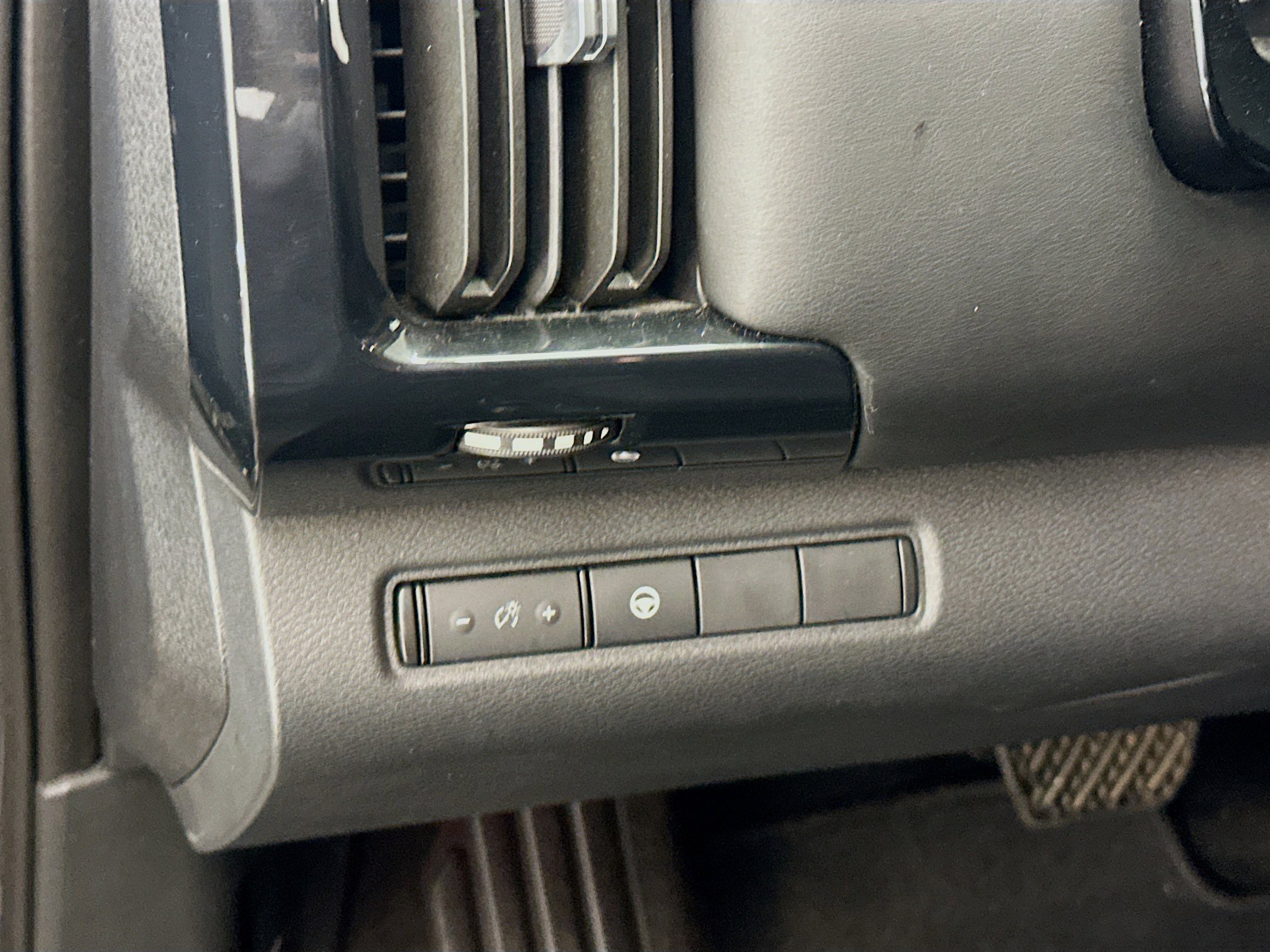 Used 2023 Nissan Pathfinder SV AWD/4WD image 17