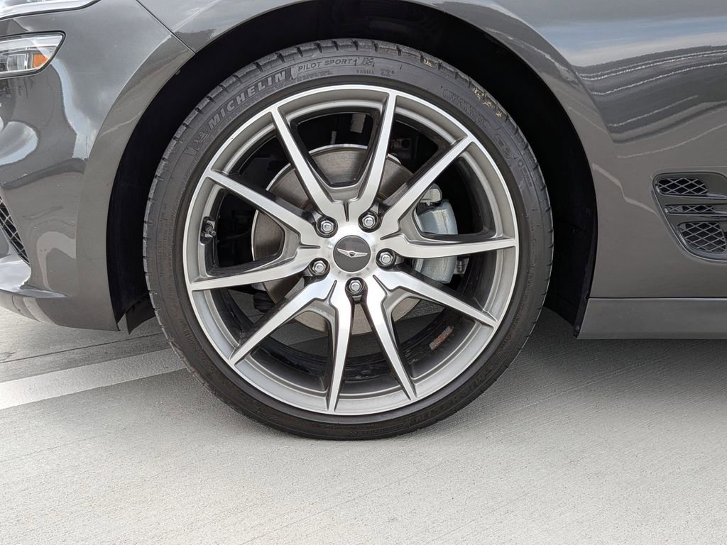 Used 2023 Genesis G70 2.0T image 9