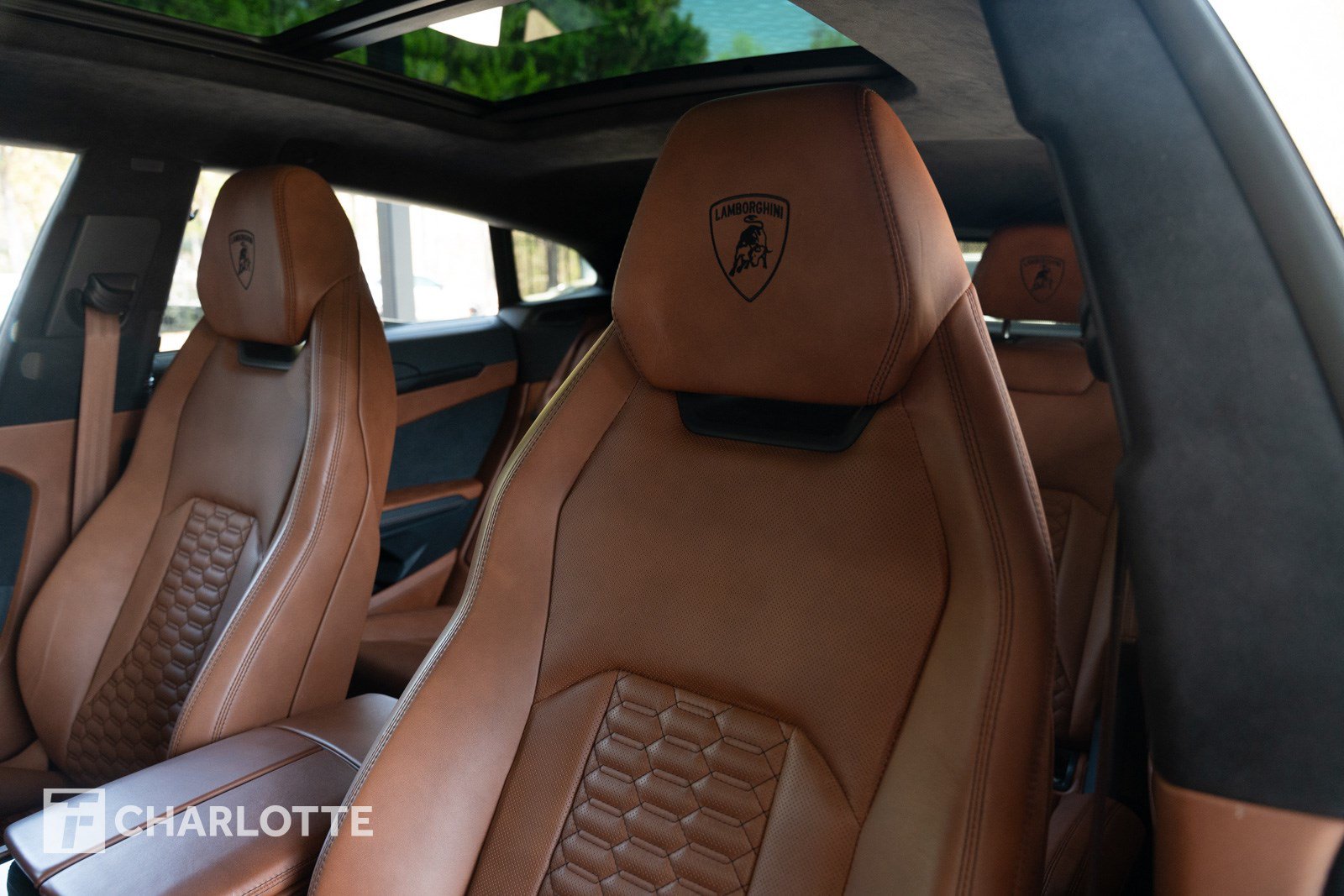 Used 2021 Lamborghini Urus AWD/4WD image 18