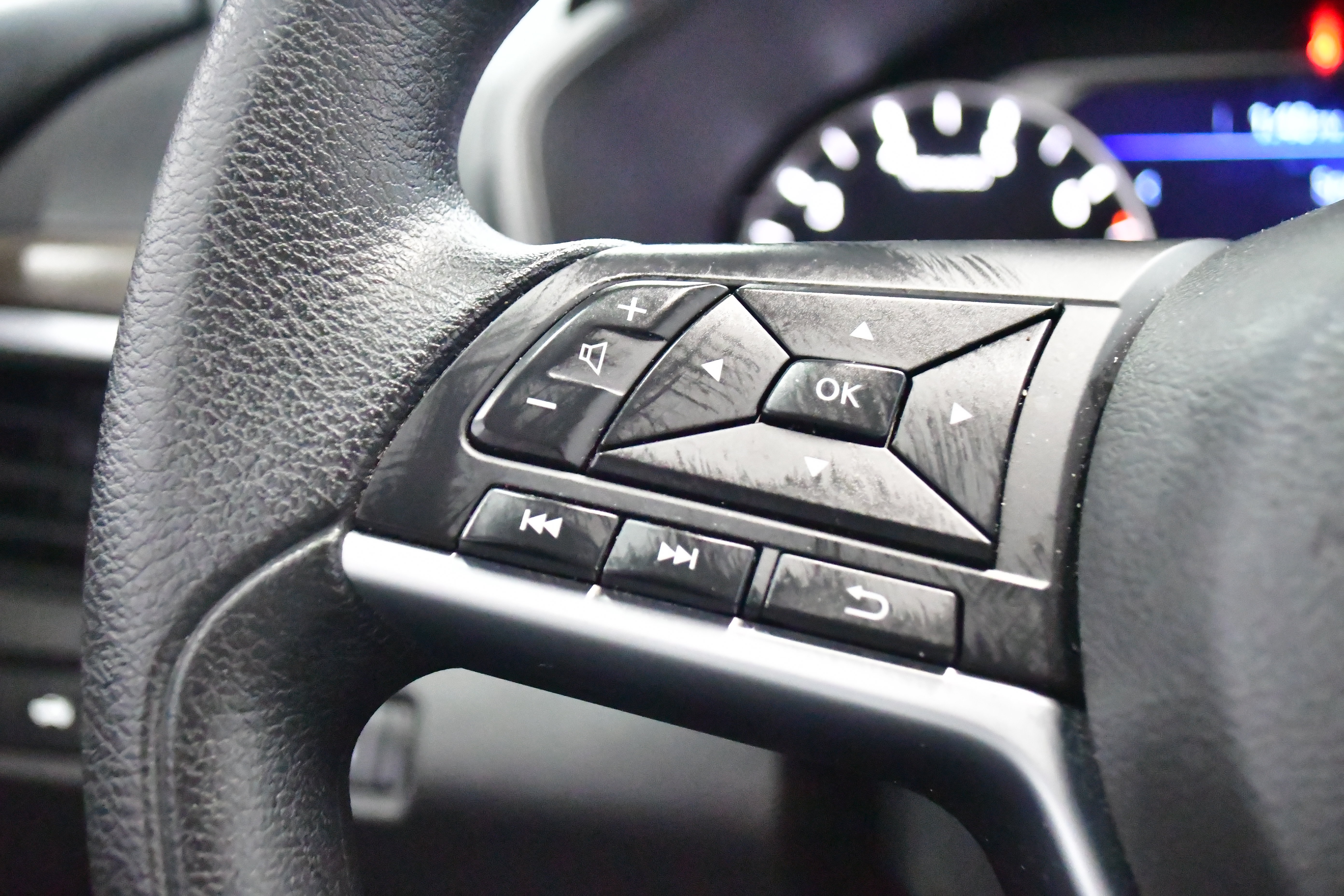 Used 2025 Nissan Altima 2.5 SV FWD image 21