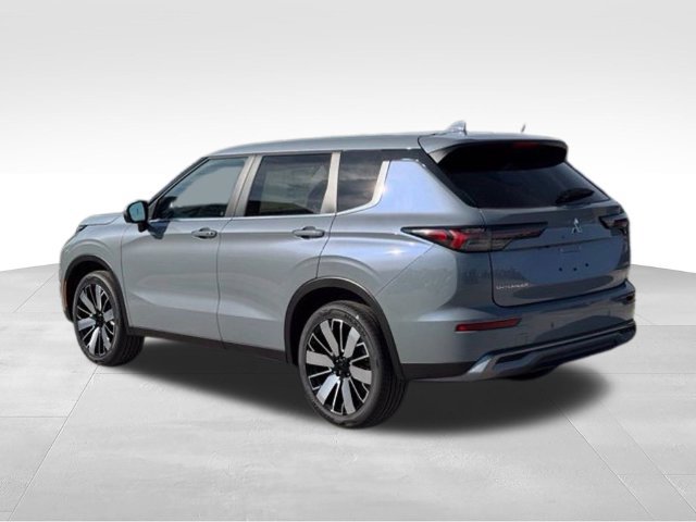 New 2026 Mitsubishi Outlander SE FWD image 3