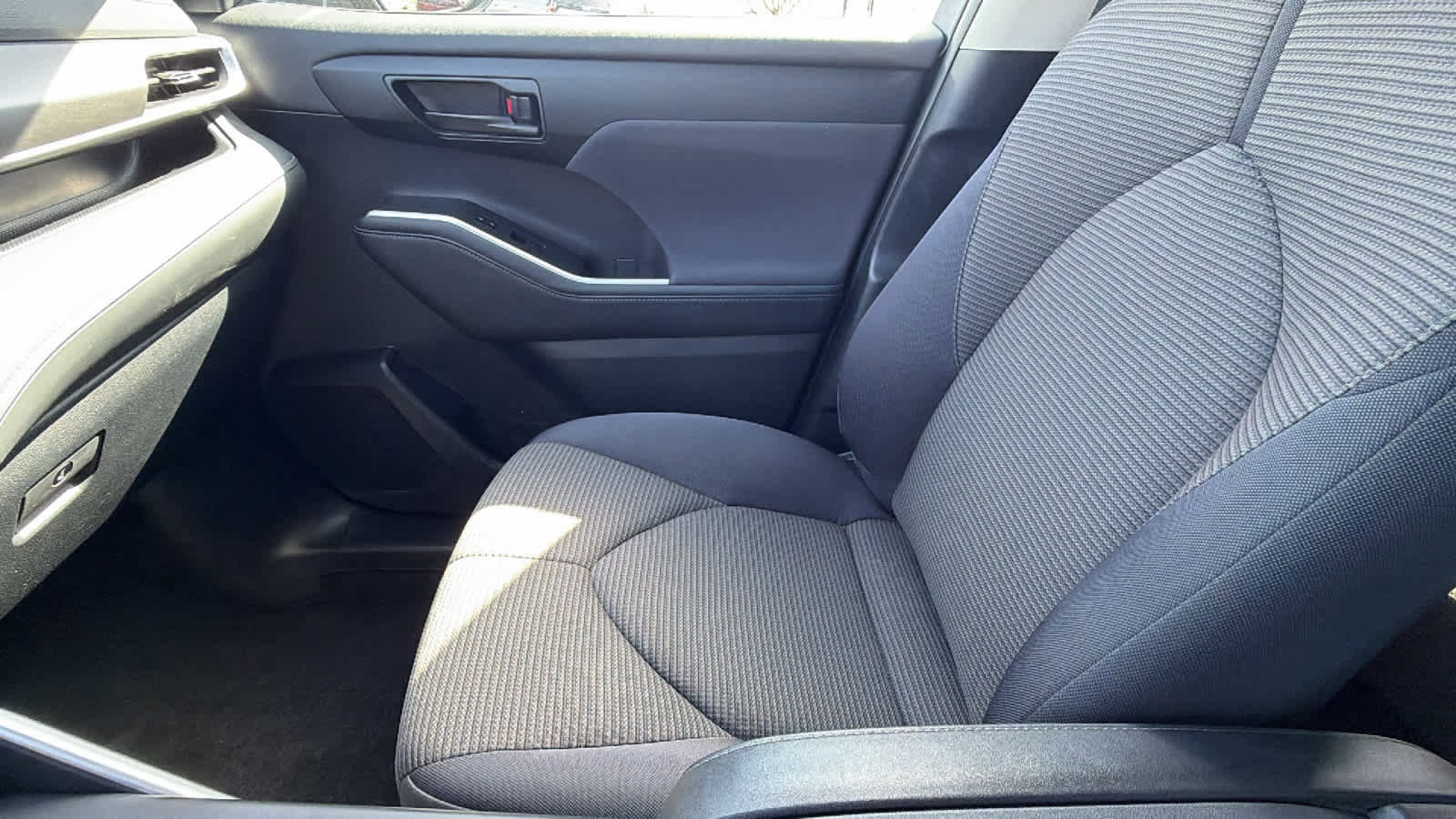 Used 2024 Toyota Highlander LE image 12