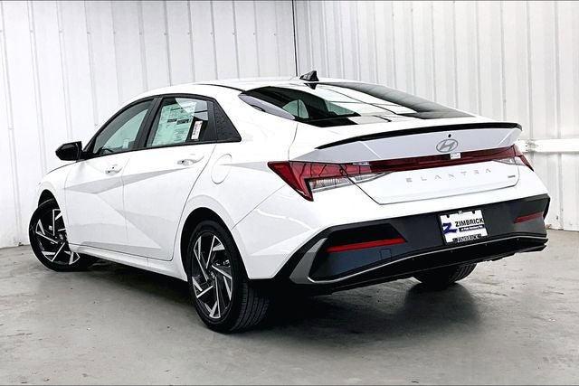 Used 2025 Hyundai Elantra SEL image 5