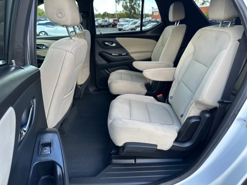 Used 2022 Chevrolet Traverse LT image 18