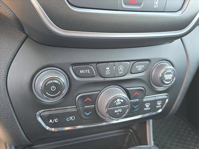 Used 2022 Jeep Cherokee Trailhawk w/ Comfort/Convenience Group image 12