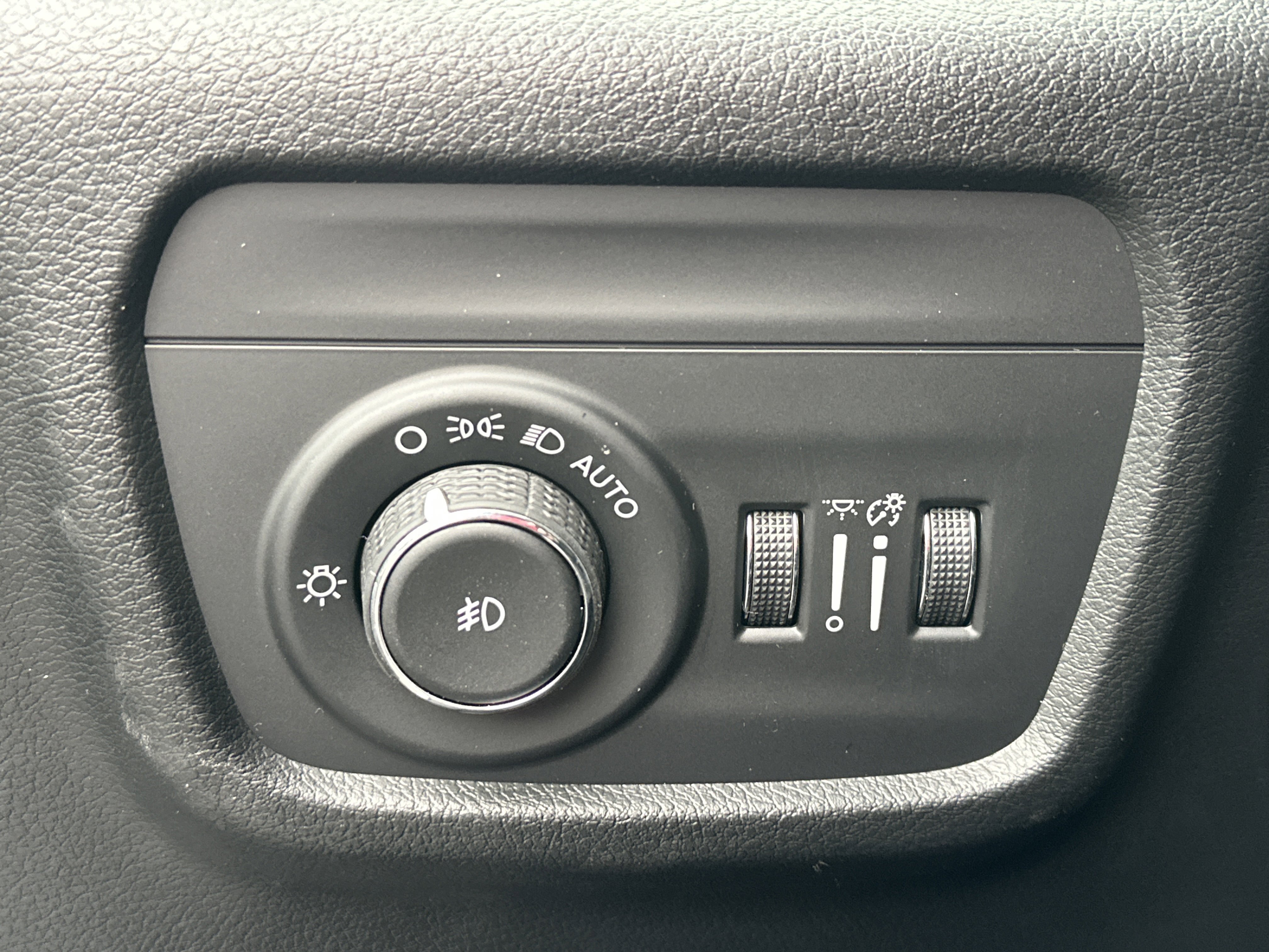 New 2026 Jeep Grand Cherokee Limited Reserve image 12