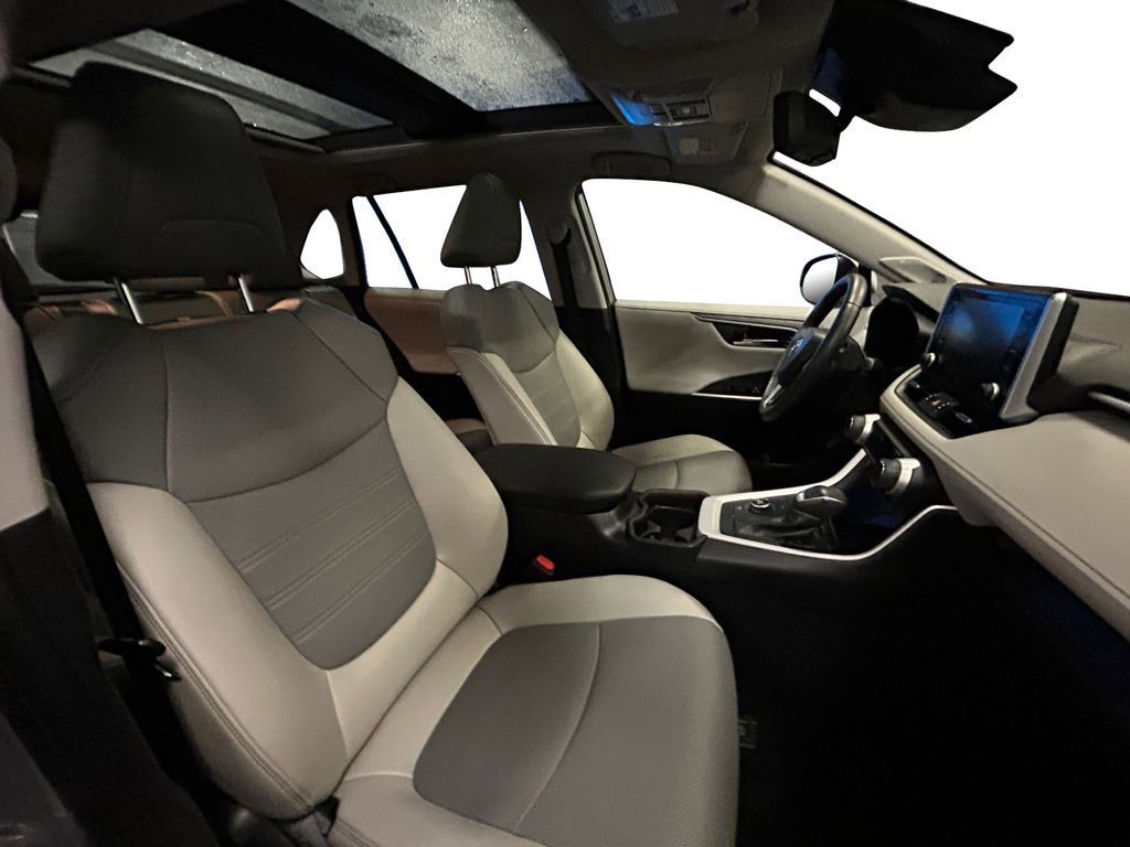 Used 2021 Toyota RAV4 Limited image 15