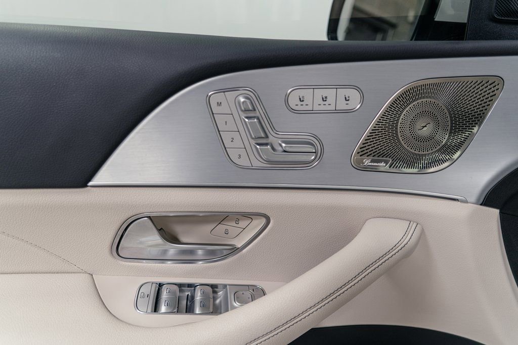 Used 2024 Mercedes-Benz GLS 450 4MATIC image 6