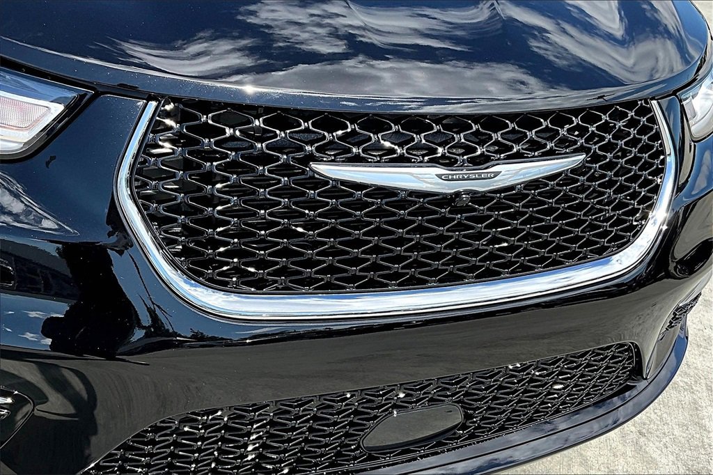 New 2026 Chrysler Pacifica Select image 16
