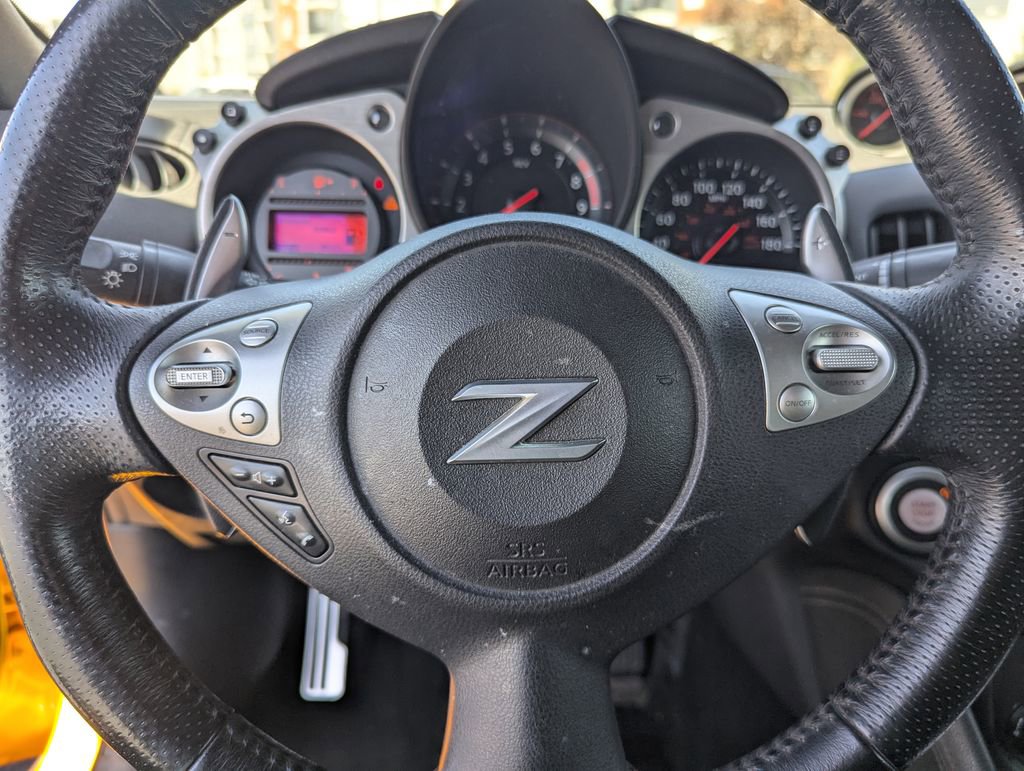 Used 2017 Nissan 370Z Coupe RWD image 26