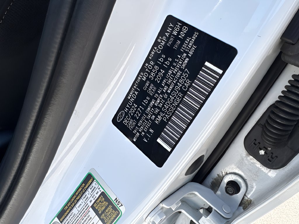 Used 2025 Hyundai Elantra SEL FWD image 34