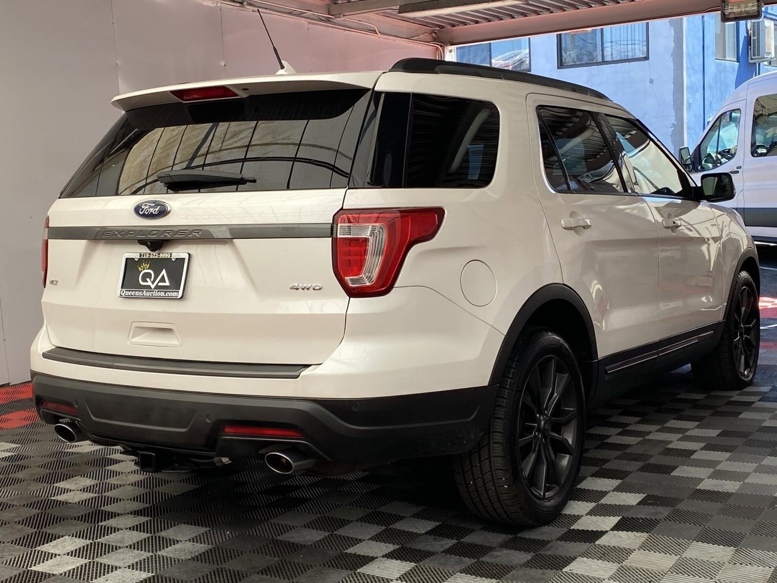 Used 2018 Ford Explorer XLT w/ Equipment Group 202A AWD/4WD image 6
