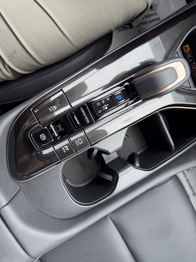 Certified 2025 Toyota Crown Signia AWD/4WD image 10
