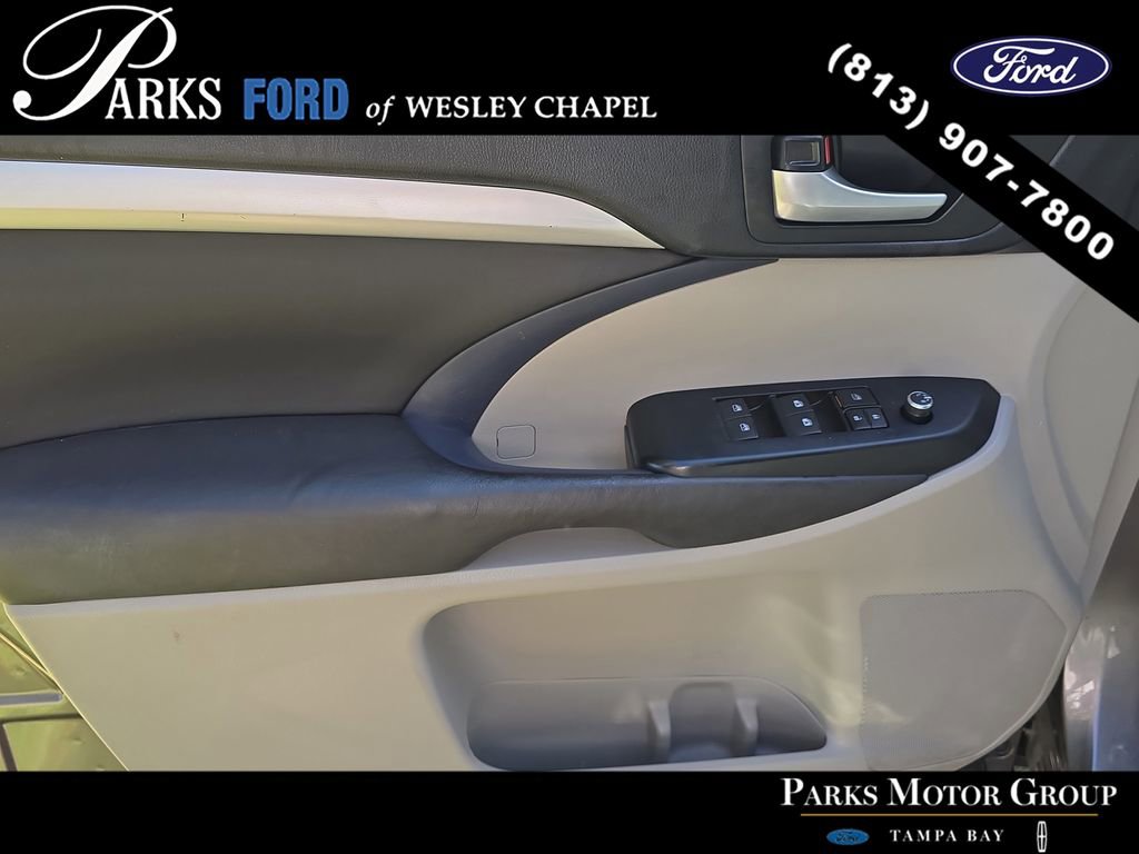 Used 2016 Toyota Highlander XLE AWD/4WD image 17