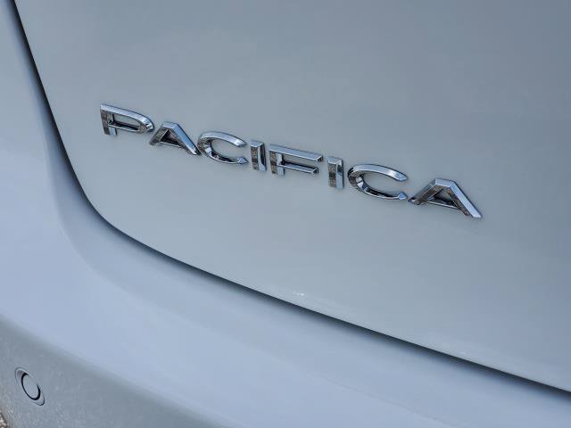 Used 2025 Chrysler Pacifica Select FWD image 30
