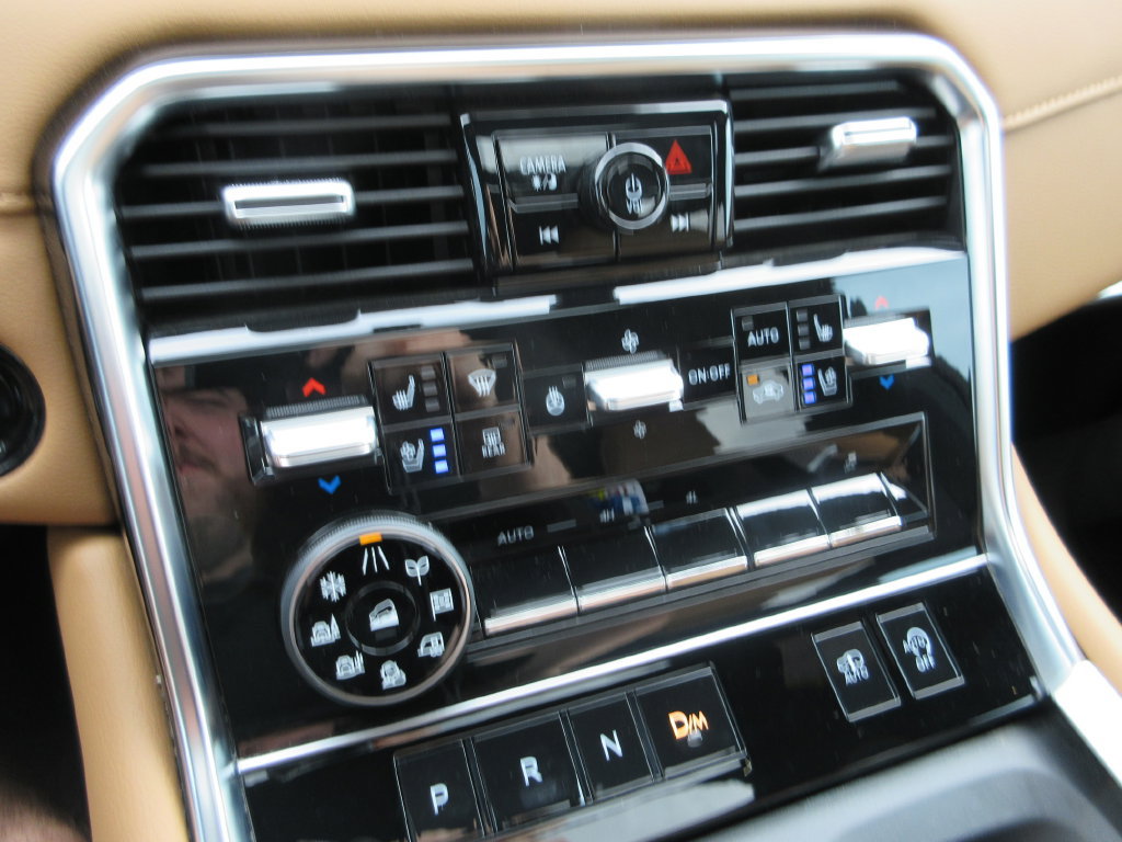 Used 2025 Nissan Armada Platinum Reserve AWD/4WD image 32