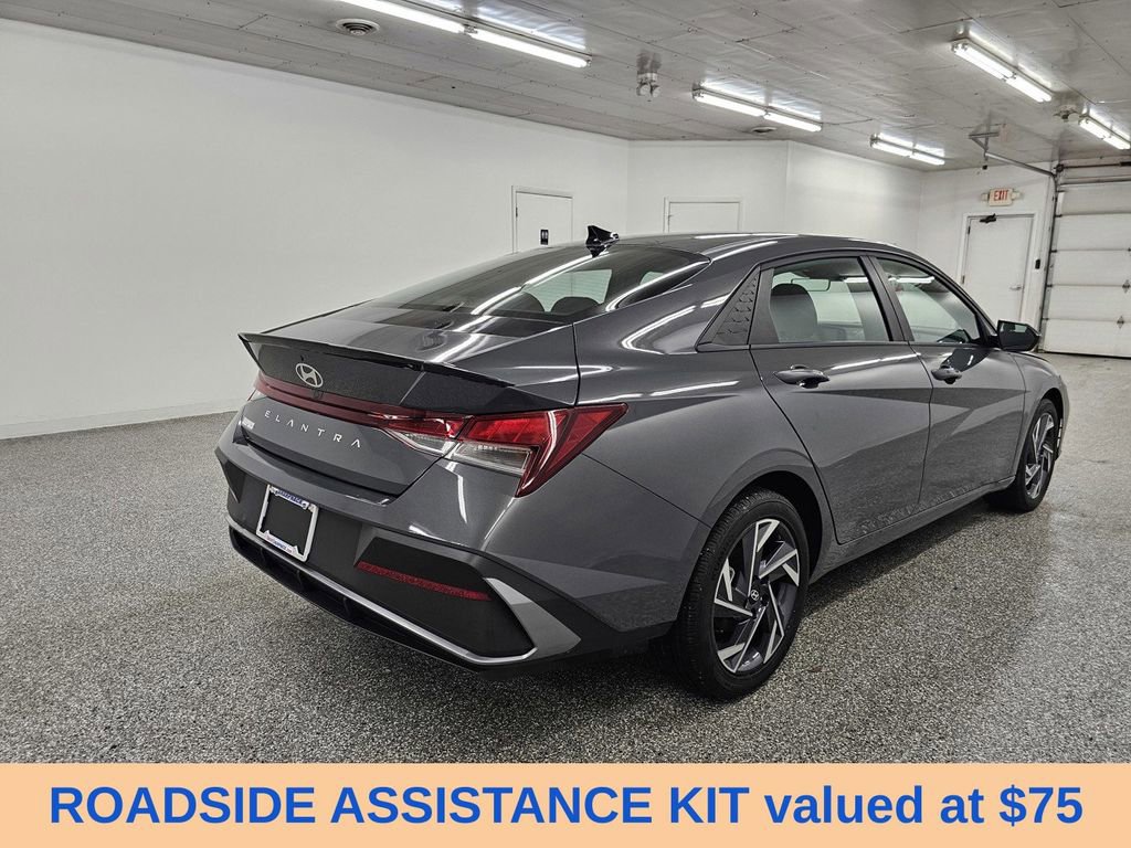 Used 2025 Hyundai Elantra Sport w/ Cargo Package FWD image 4