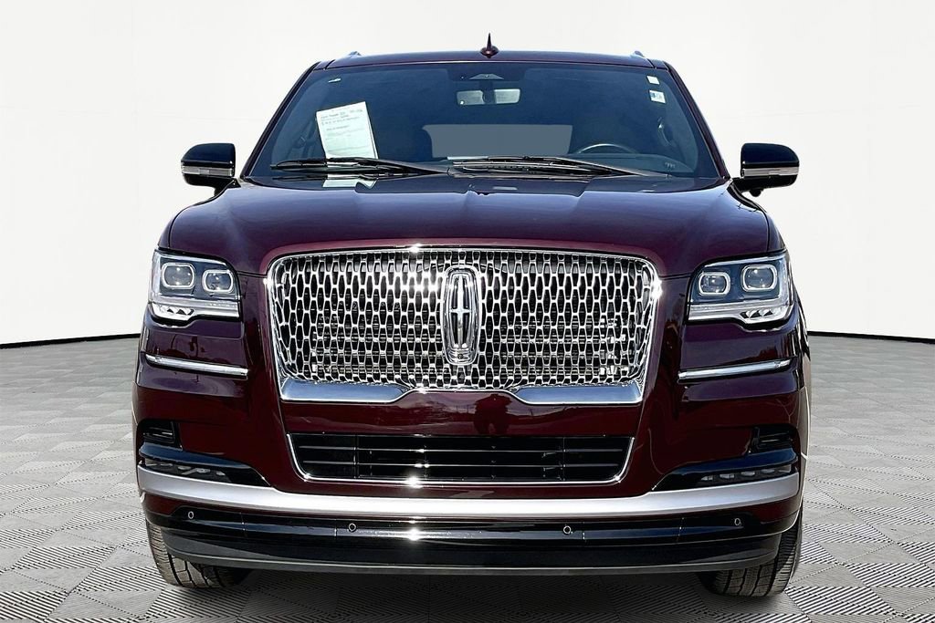 Used 2023 Lincoln Navigator Reserve image 3