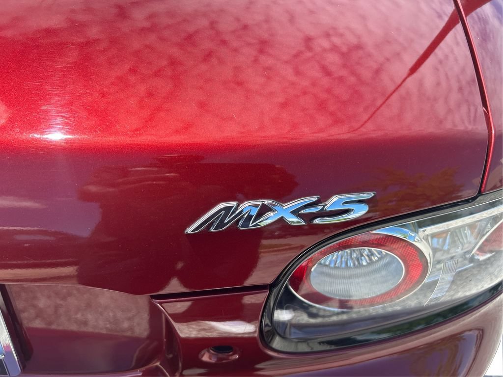 Used 2006 MAZDA MX-5 Miata Grand Touring RWD image 25