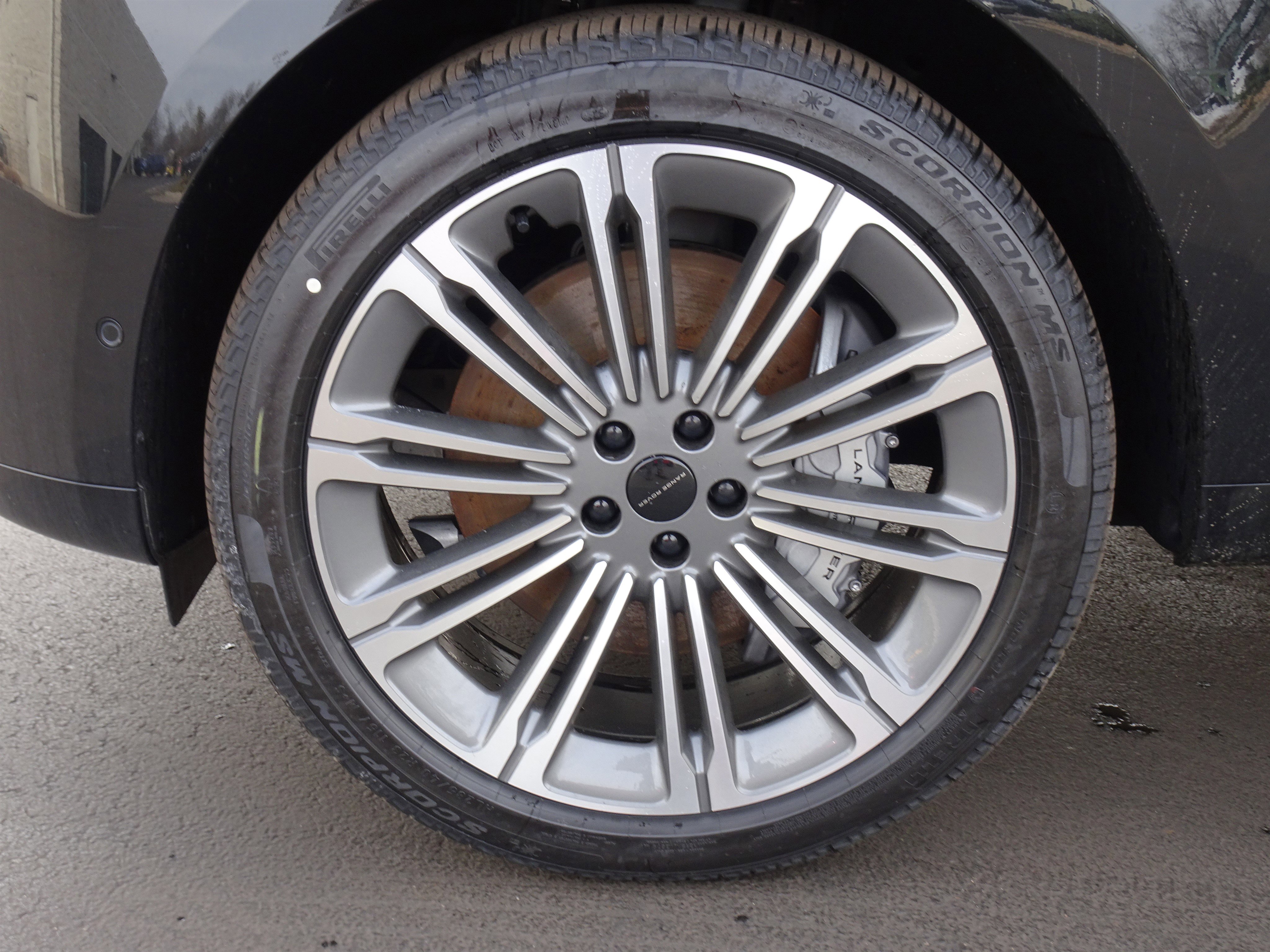 New 2026 Land Rover Range Rover Long Wheelbase SE image 30