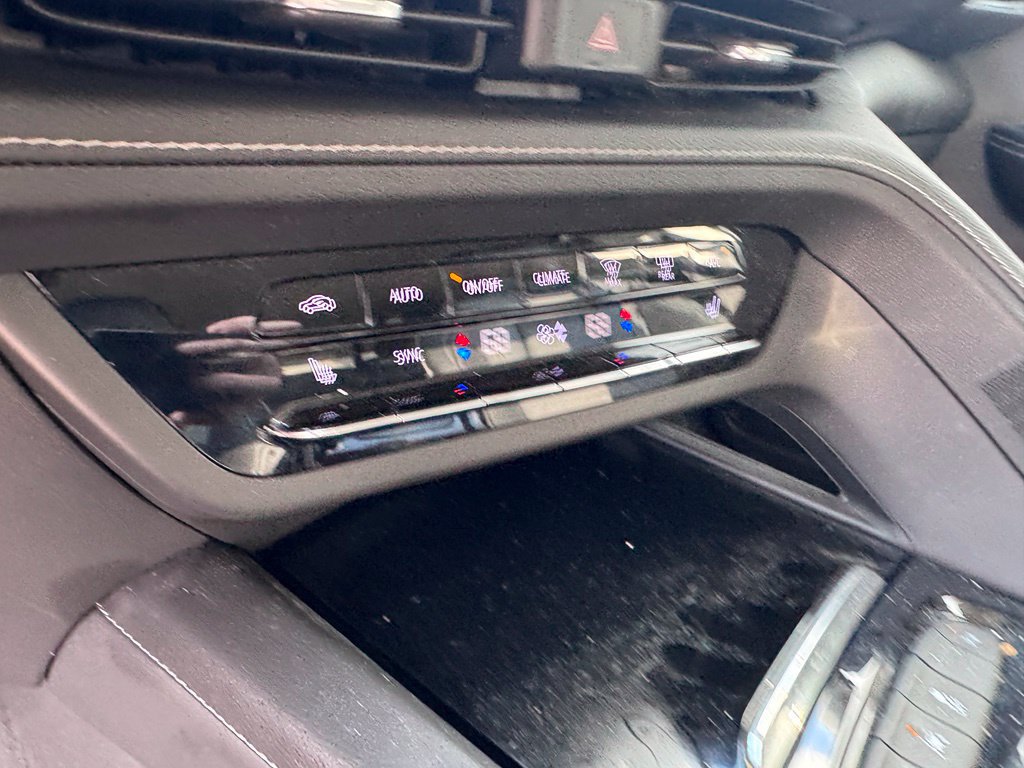 Used 2023 Buick Envision Essence FWD image 18