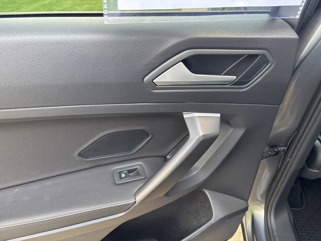 Used 2022 Volkswagen Tiguan S image 40