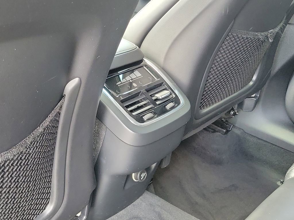 Used 2020 Volvo XC60 T5 R-Design w/ Protection Package Premier image 12