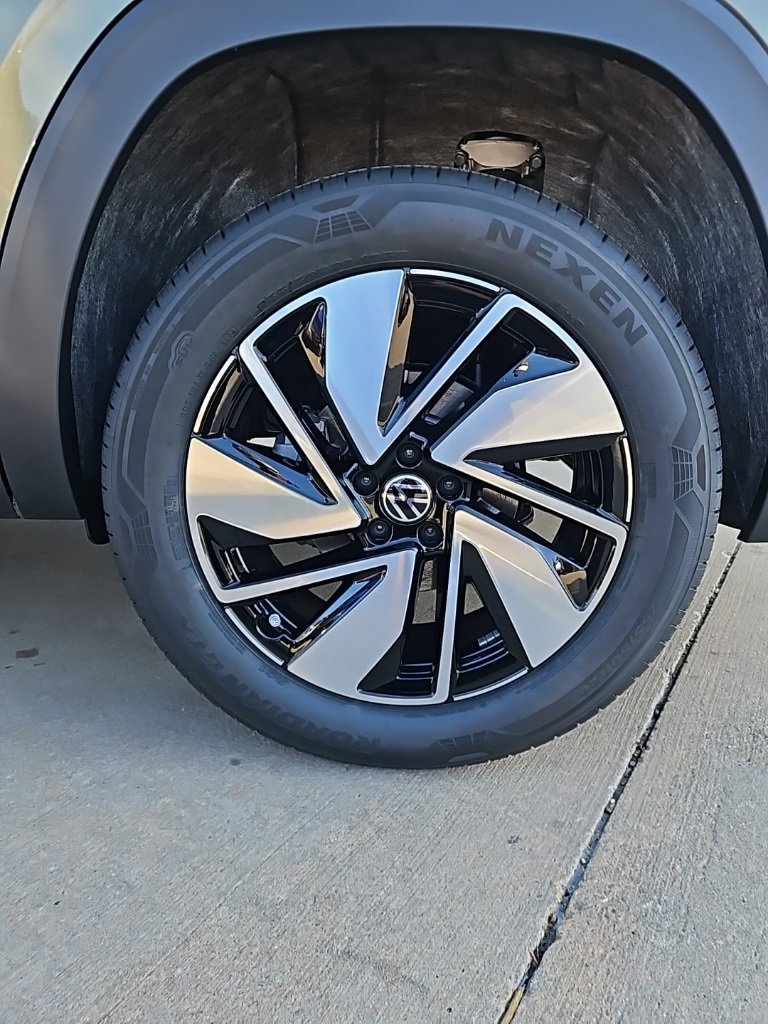 New 2026 Volkswagen Atlas SEL image 9