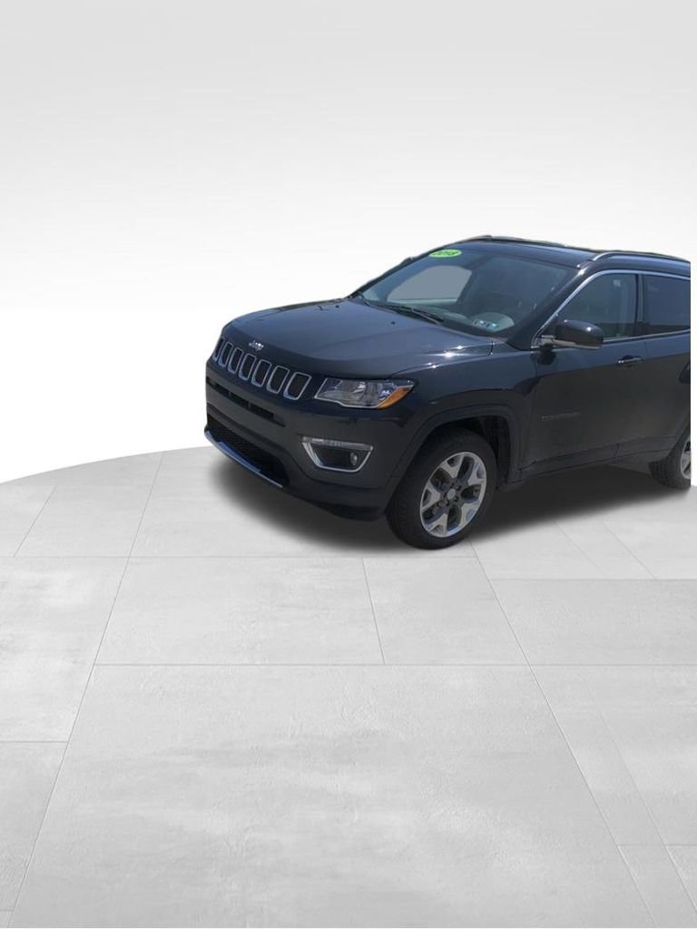 Used 2018 Jeep Compass Limited w/ Navigation Group AWD/4WD image 17