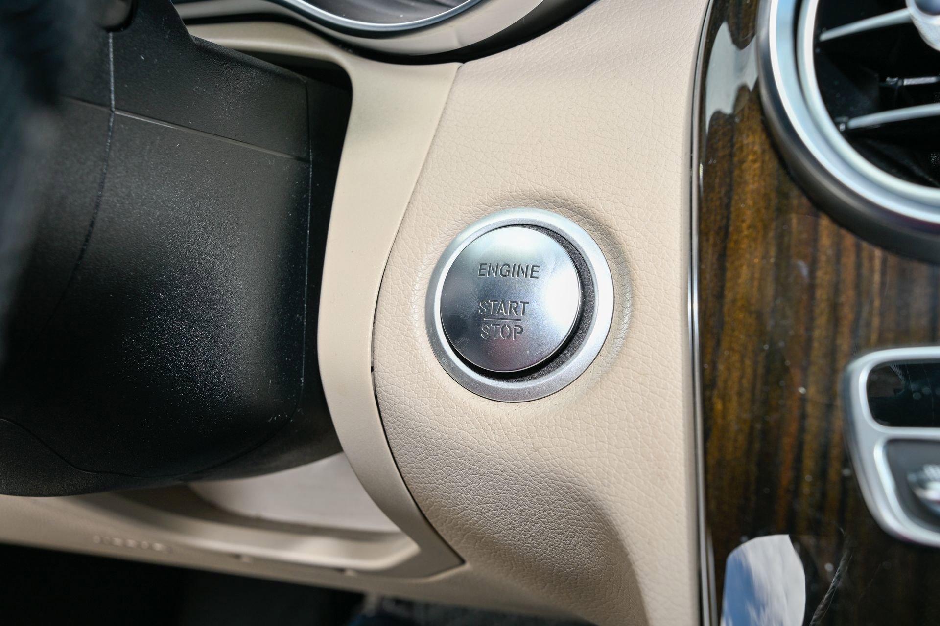 Used 2017 Mercedes-Benz C 300 4MATIC Sedan image 31