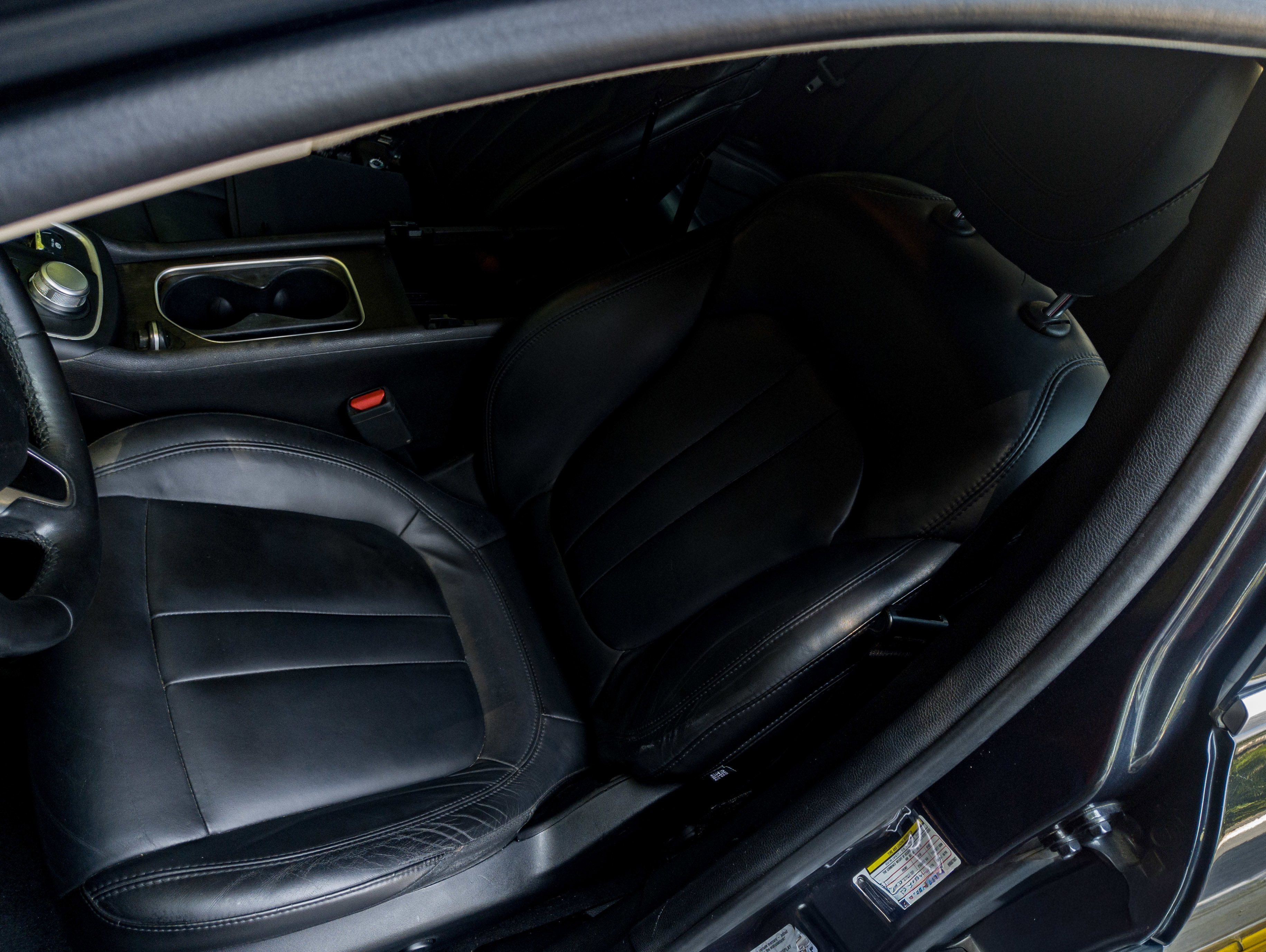 Used 2017 Chrysler 200 Limited Platinum image 9