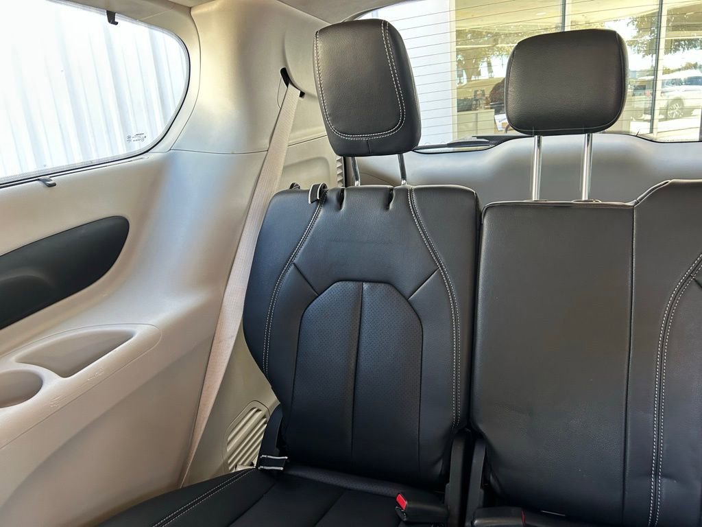 Used 2022 Chrysler Pacifica Touring-L image 61