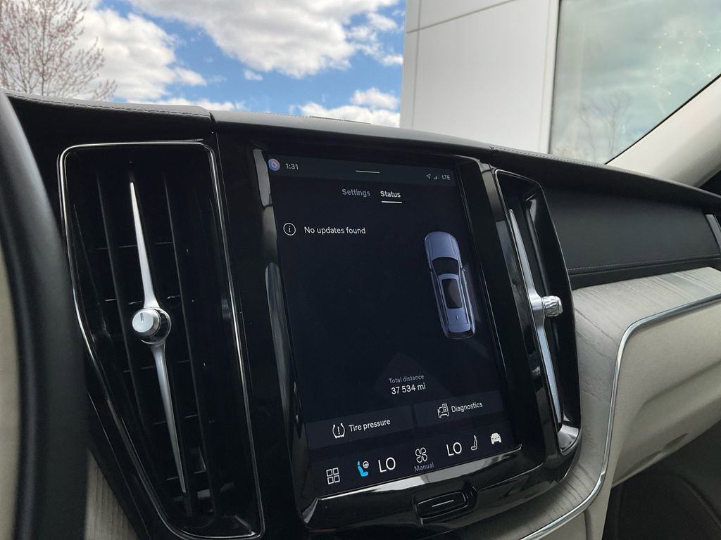 Certified 2023 Volvo XC60 B6 Ultimate w/ Protection Package Premier image 26