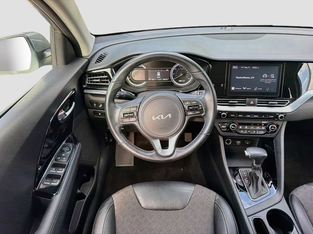Used 2022 Kia Niro LXS FWD image 16