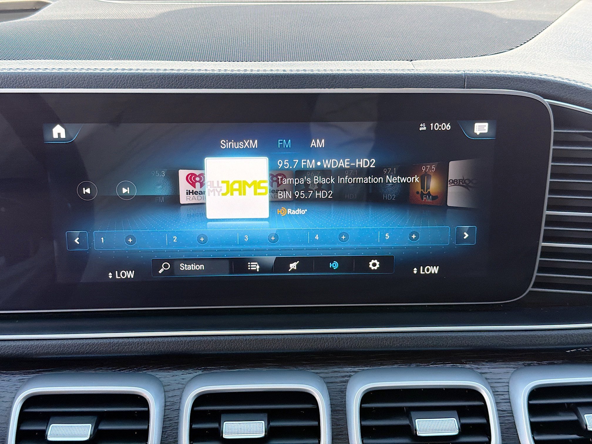 Used 2021 Mercedes-Benz GLS 580 4MATIC image 32