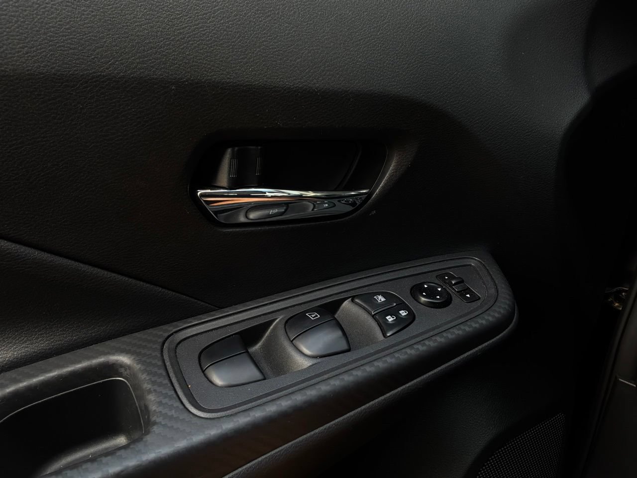 Used 2025 Nissan Versa SV FWD image 20