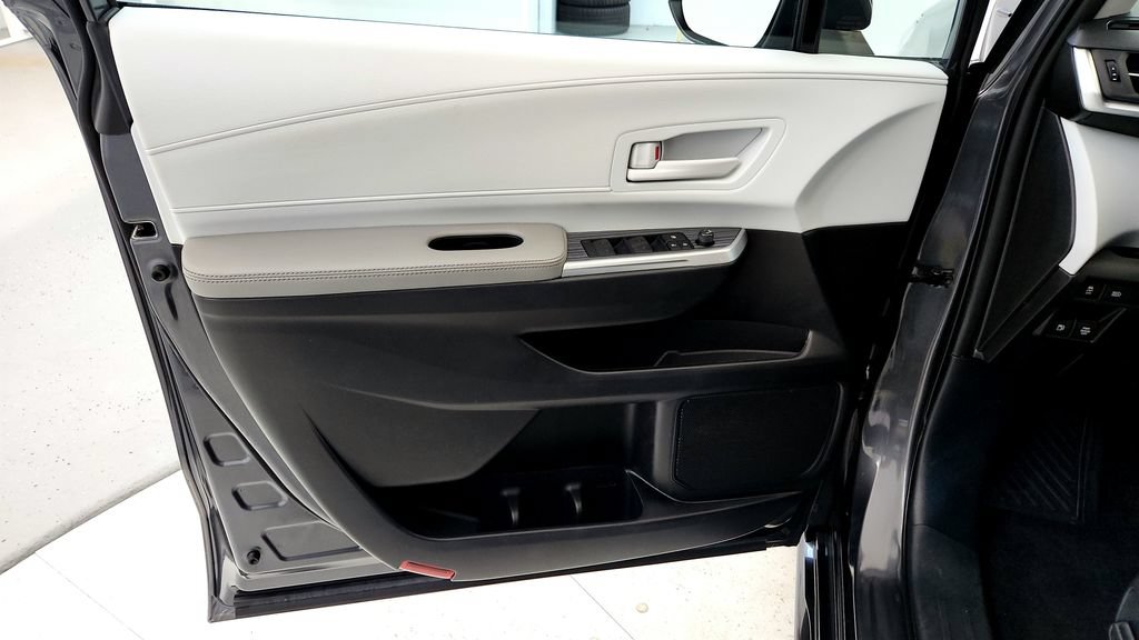 Certified 2025 Toyota Sienna LE AWD/4WD image 24
