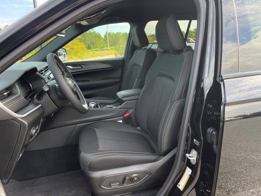 New 2026 Jeep Grand Cherokee Laredo RWD image 32