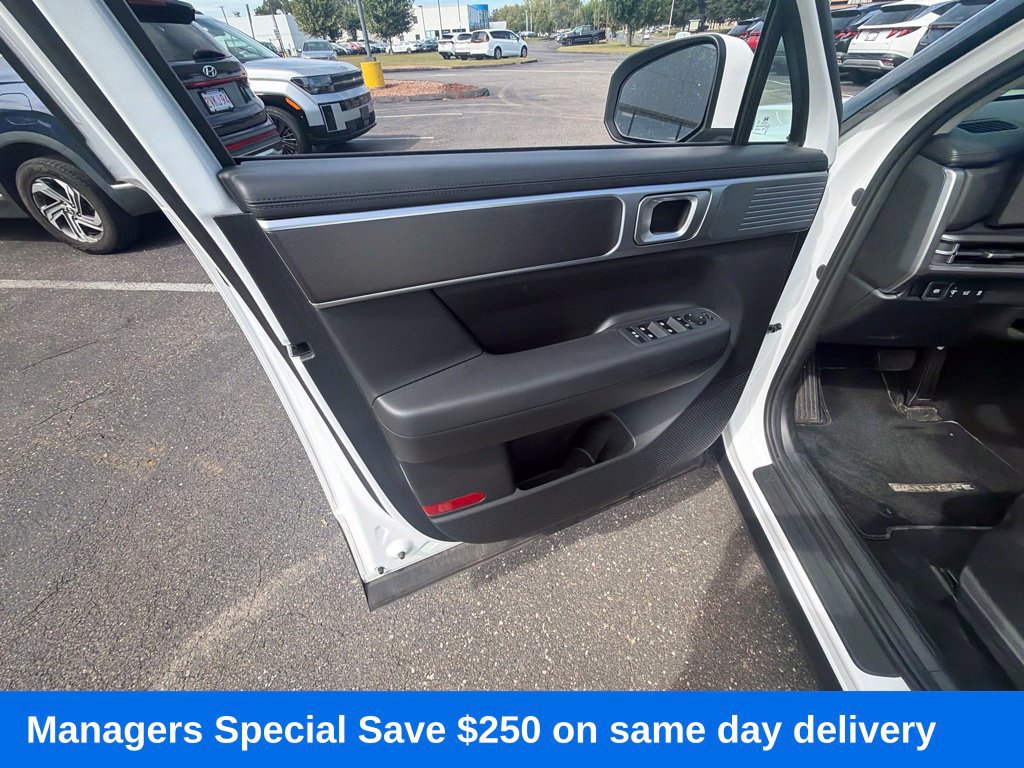 Certified 2025 Hyundai Santa Fe SE AWD/4WD image 11