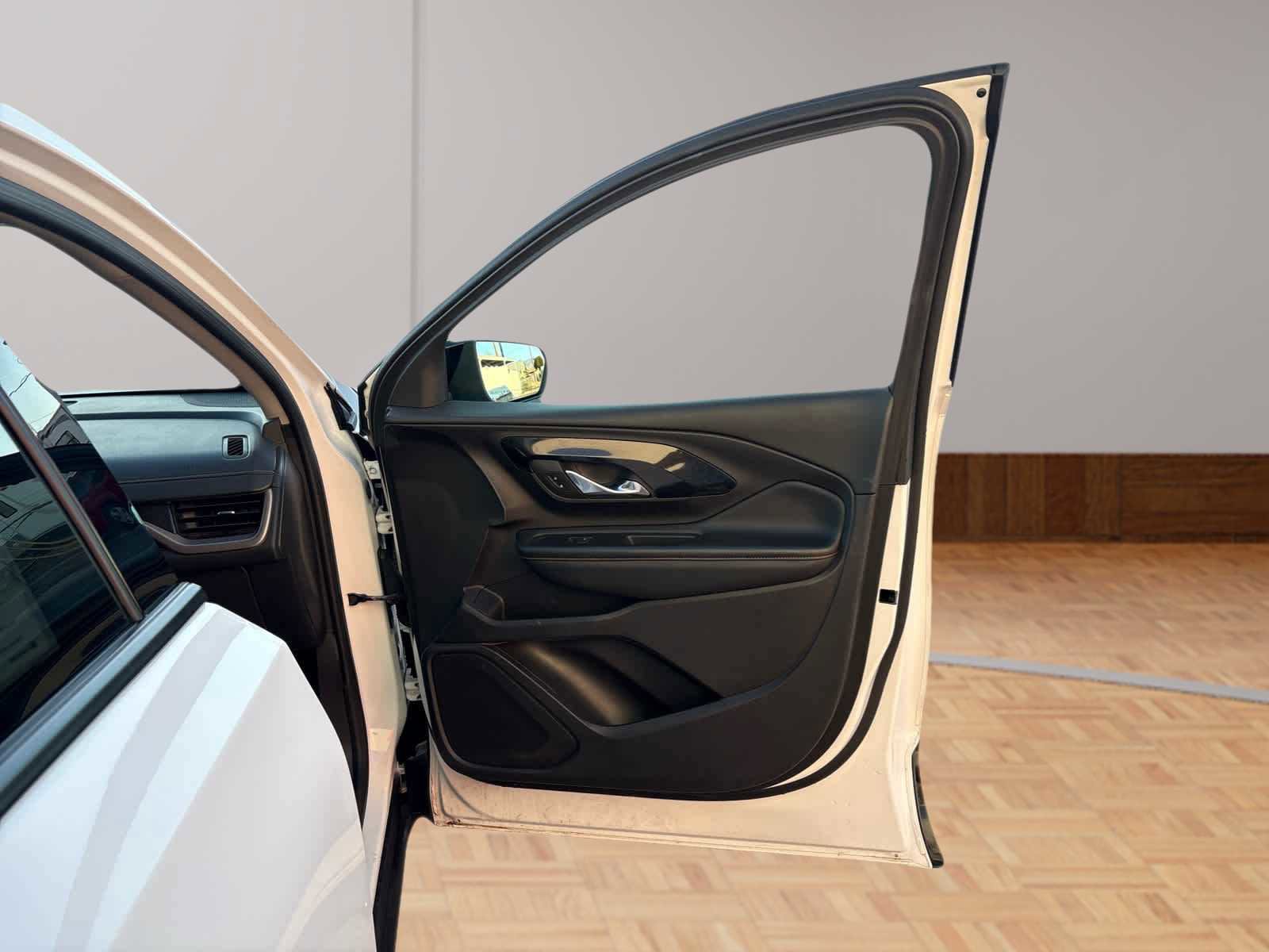 Used 2024 GMC Terrain AT4 image 15