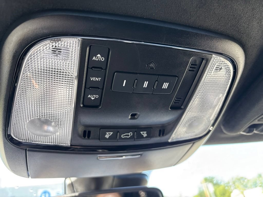 Used 2023 Dodge Durango R/T w/ Hemi Orange Plus Package AWD/4WD image 21