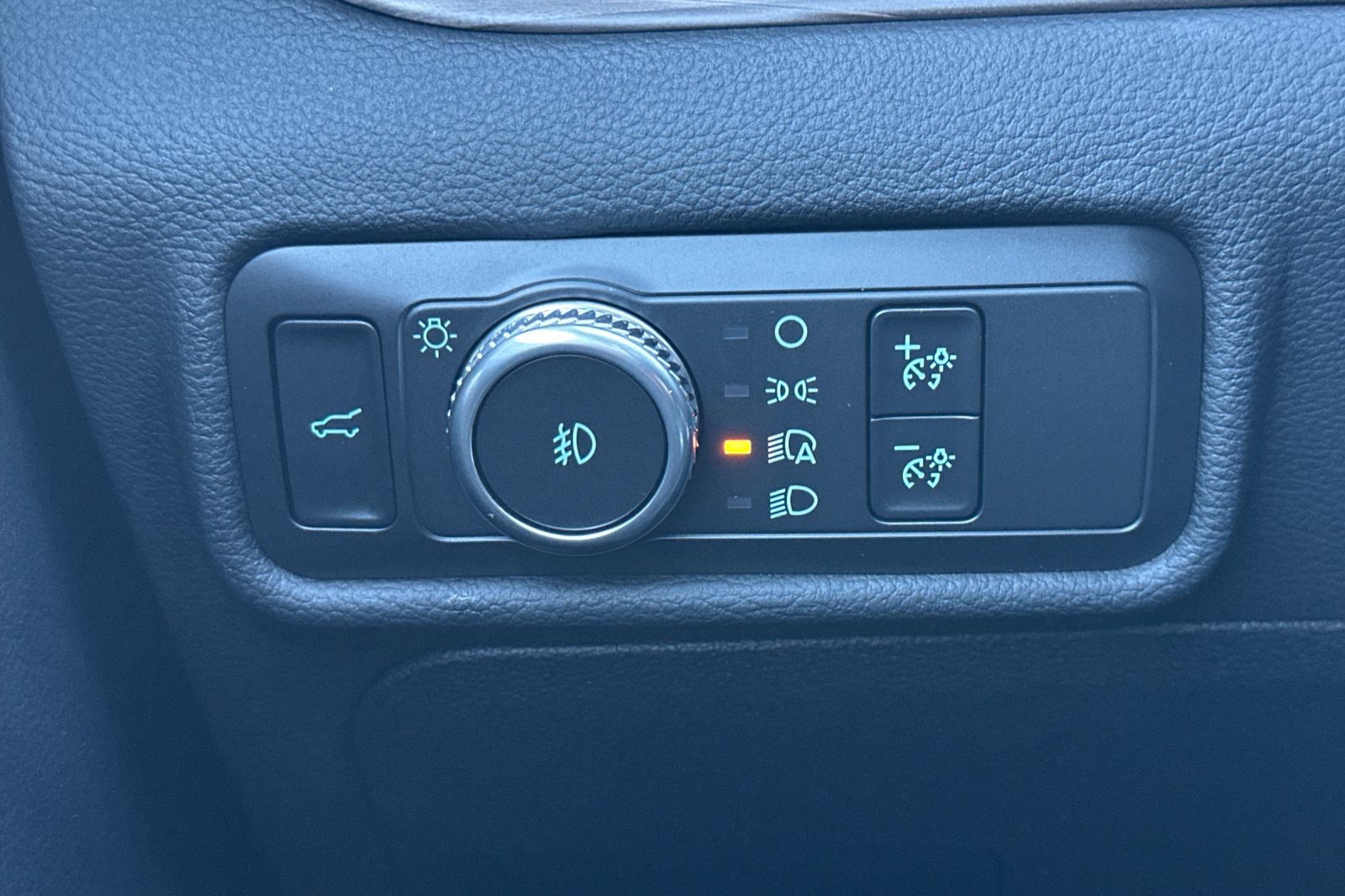 Used 2020 Ford Explorer Limited w/ Class III Trailer Tow Package image 33