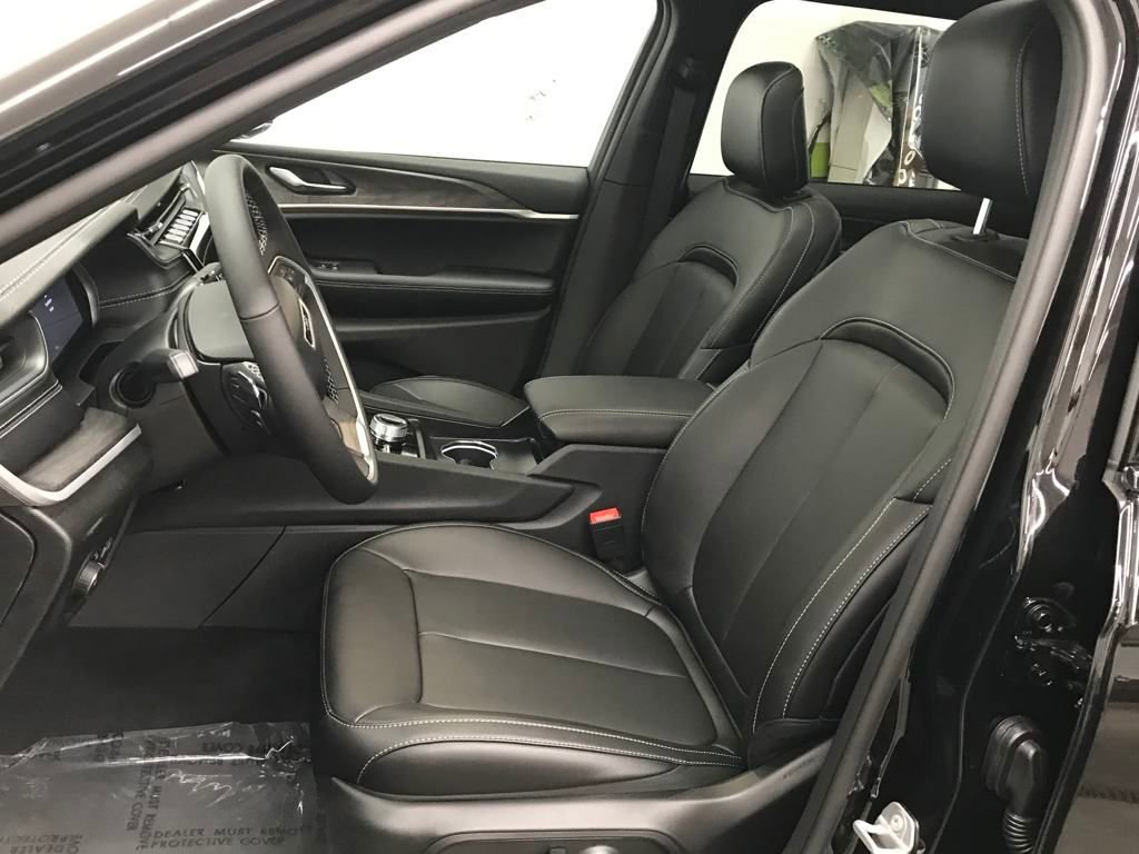 New 2025 Jeep Grand Cherokee L Limited image 9