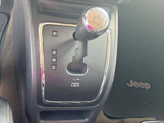 Used 2017 Jeep Patriot High Altitude AWD/4WD image 16