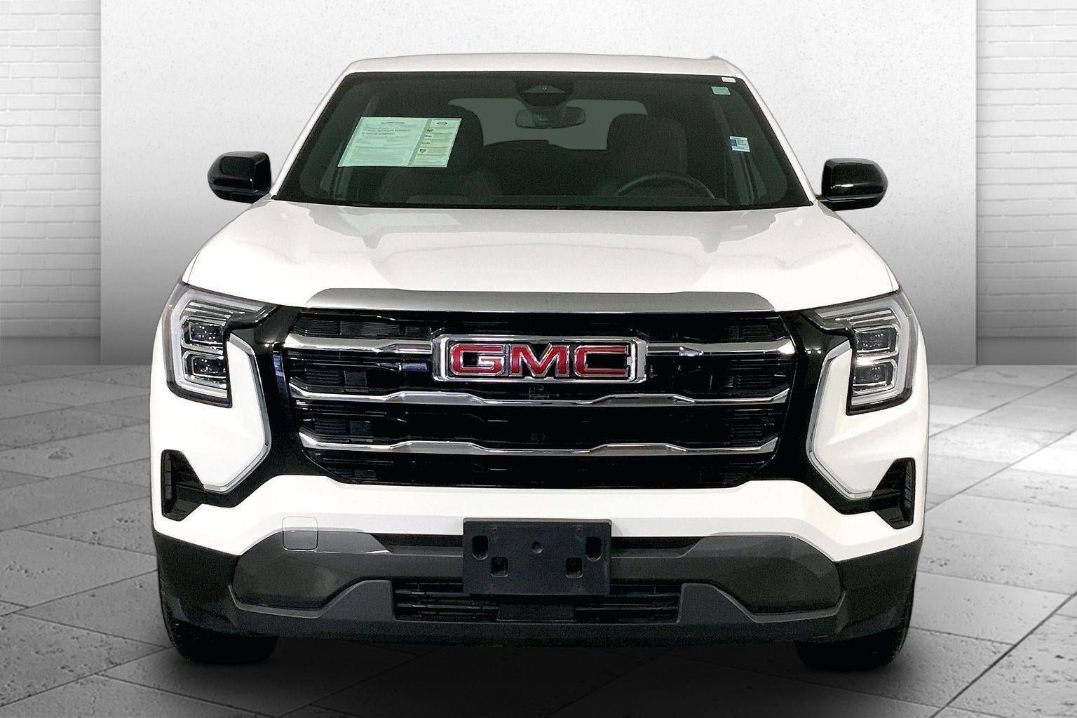 Used 2025 GMC Terrain Elevation FWD image 2