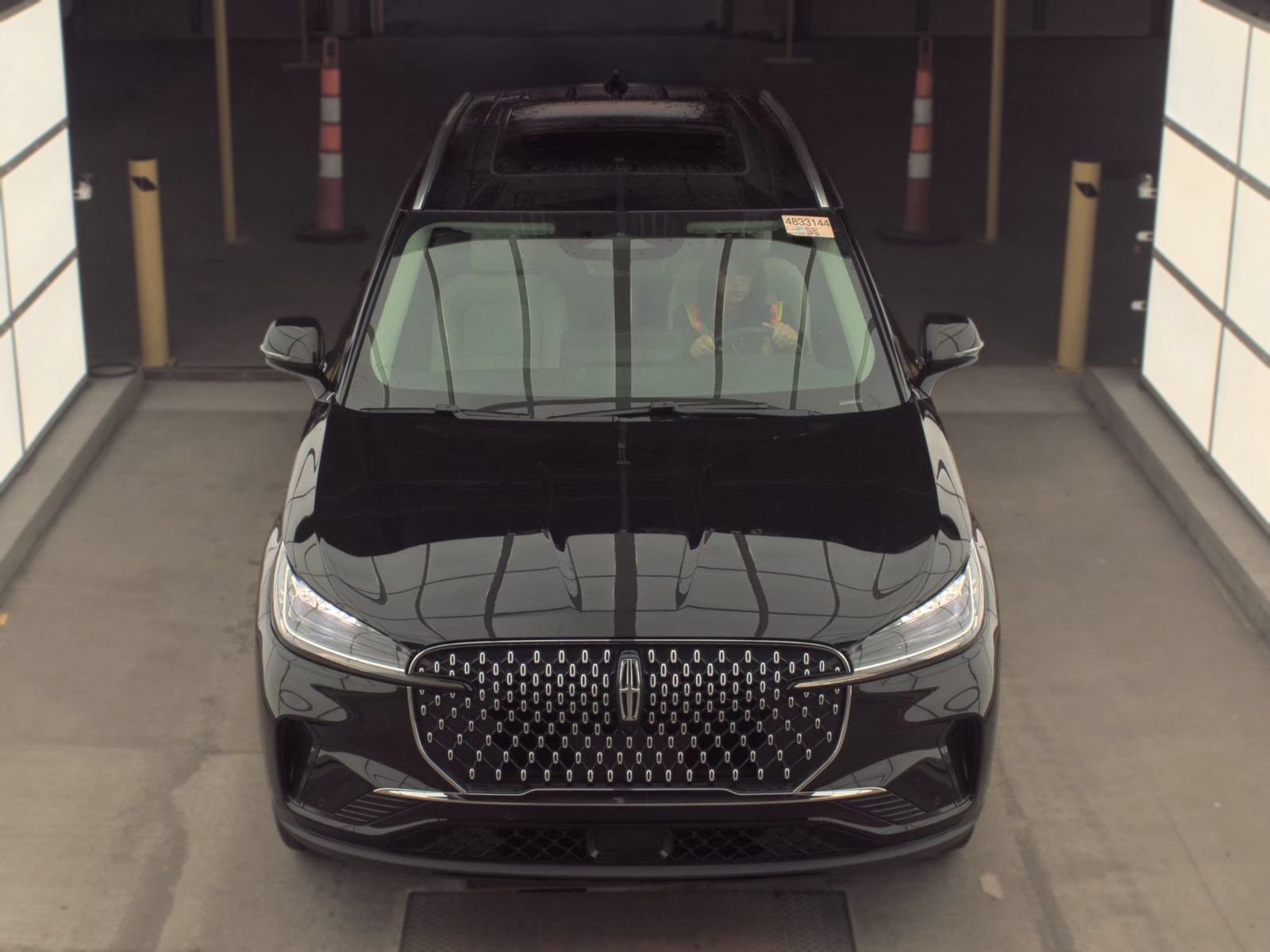 Used 2026 Lincoln Aviator AWD image 4