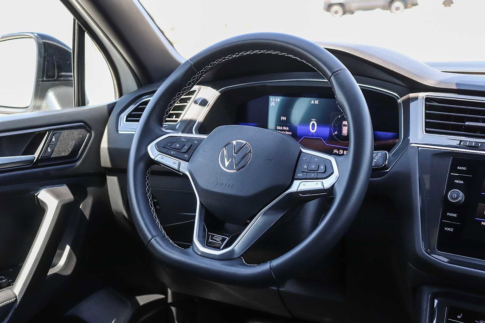 Used 2023 Volkswagen Tiguan SE R-Line FWD image 16