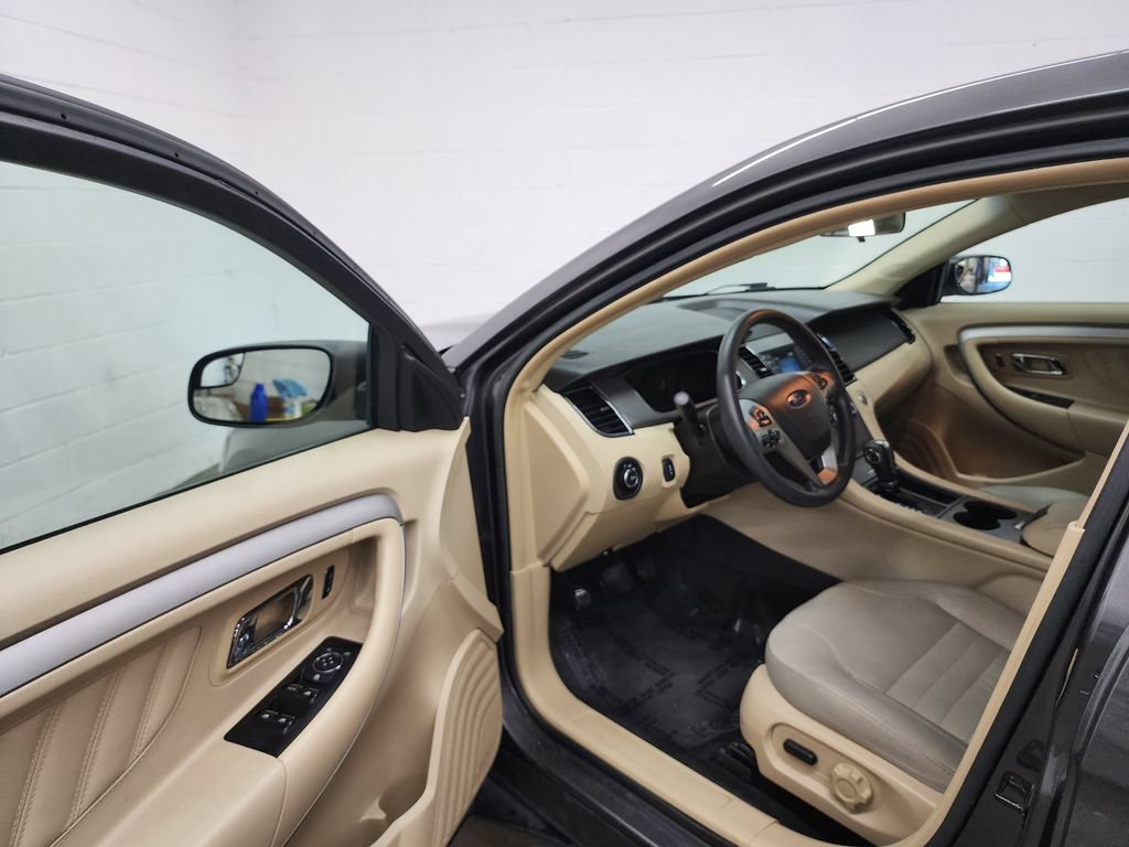 Used 2017 Ford Taurus SE FWD image 11