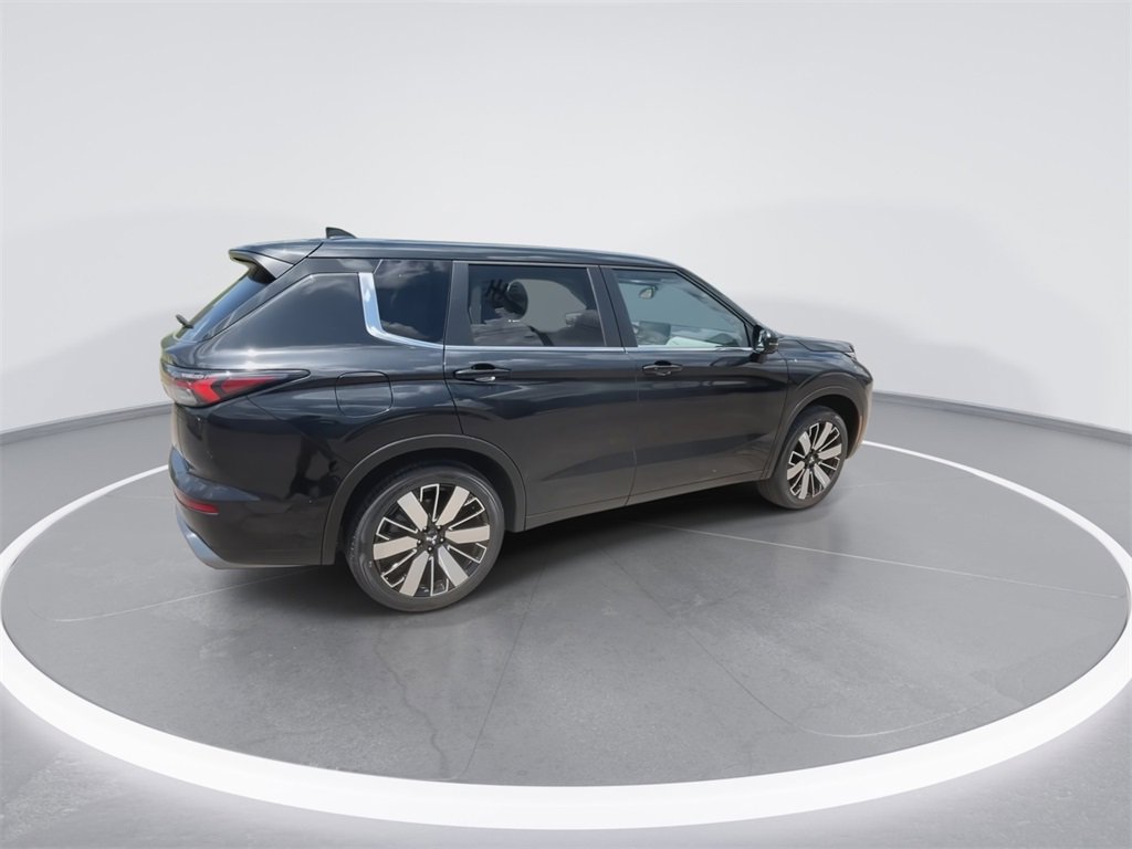 New 2025 Mitsubishi Outlander SE image 8