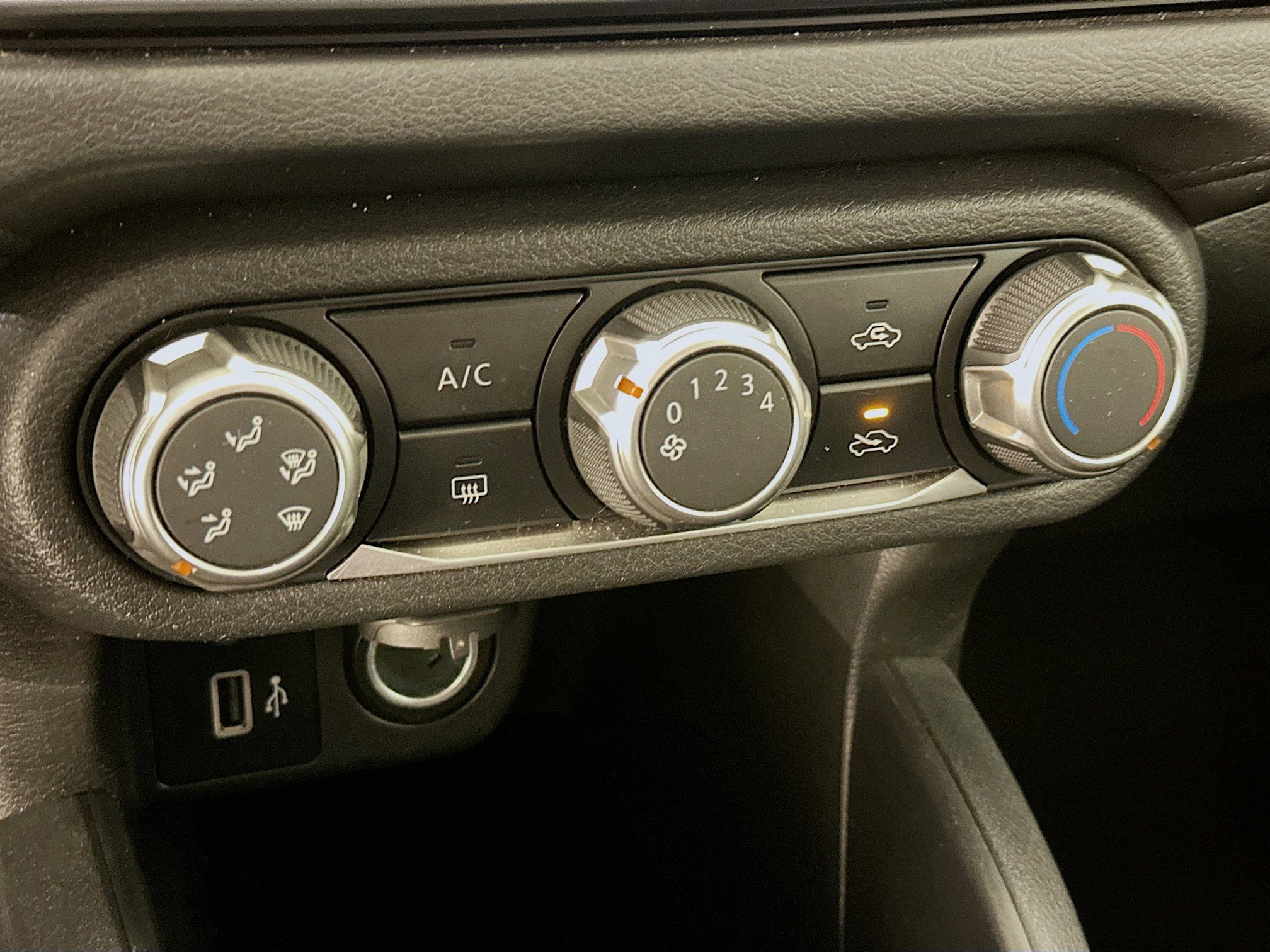 Used 2024 Nissan Versa S w/ S Plus Package image 23